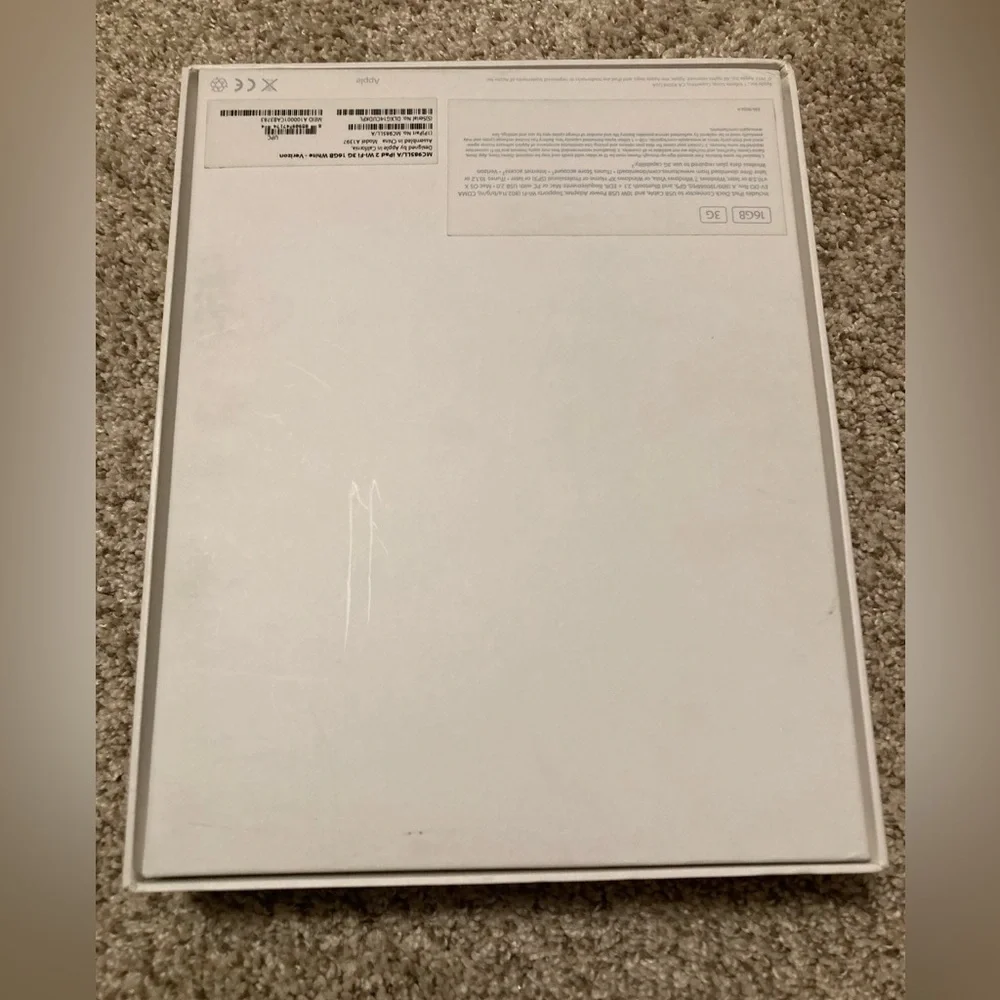 Apple iPad 2 Wi-fi 3G 16 GB white Verizon product box and instructions